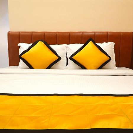 Uj Pallazzio - Business Class Luxury Hotel Tiruvannāmalai Exteriör bild