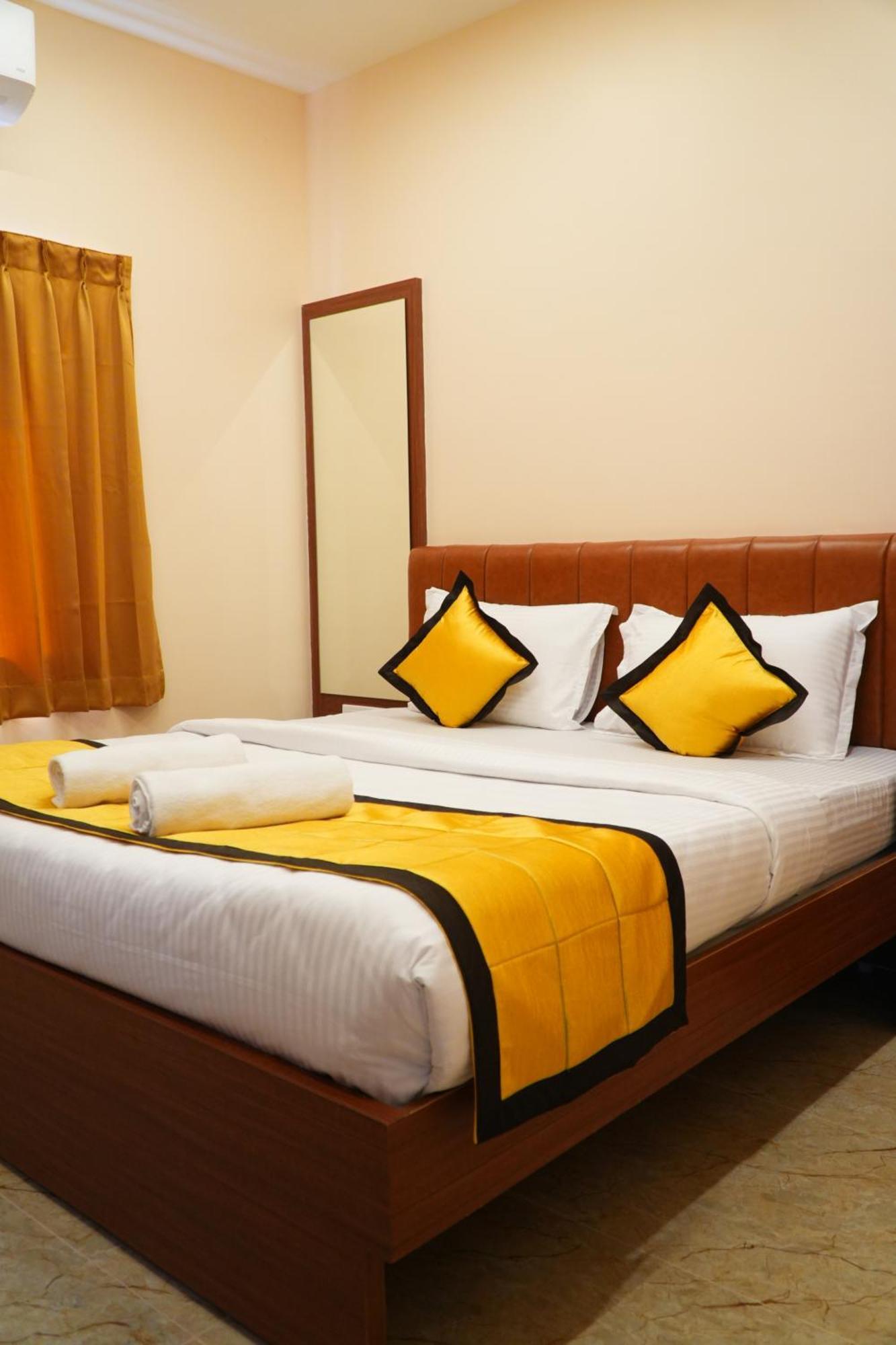 Uj Pallazzio - Business Class Luxury Hotel Tiruvannāmalai Exteriör bild
