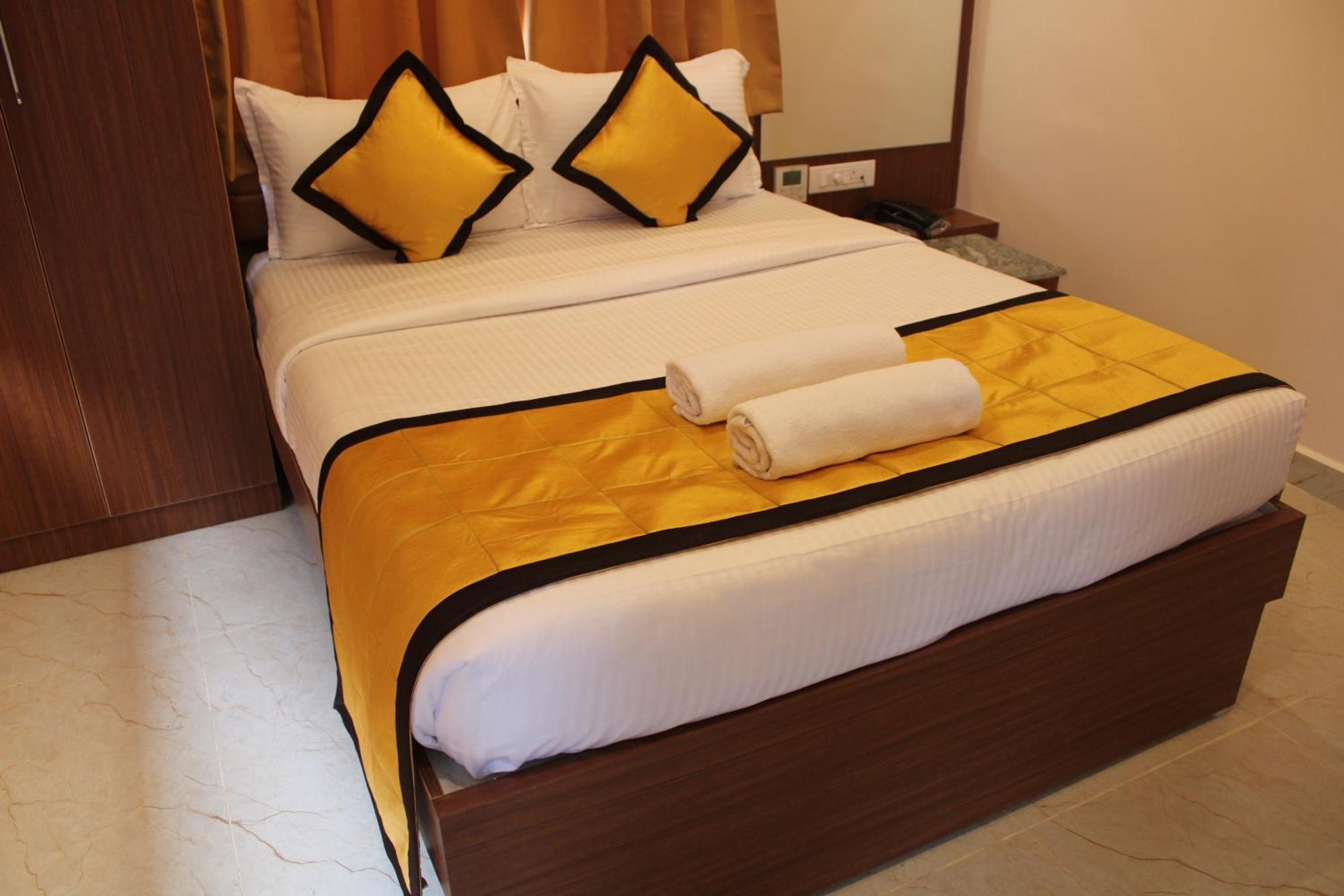 Uj Pallazzio - Business Class Luxury Hotel Tiruvannāmalai Exteriör bild