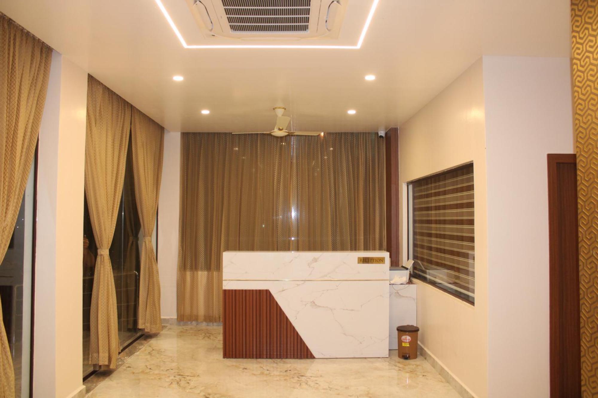 Uj Pallazzio - Business Class Luxury Hotel Tiruvannāmalai Exteriör bild