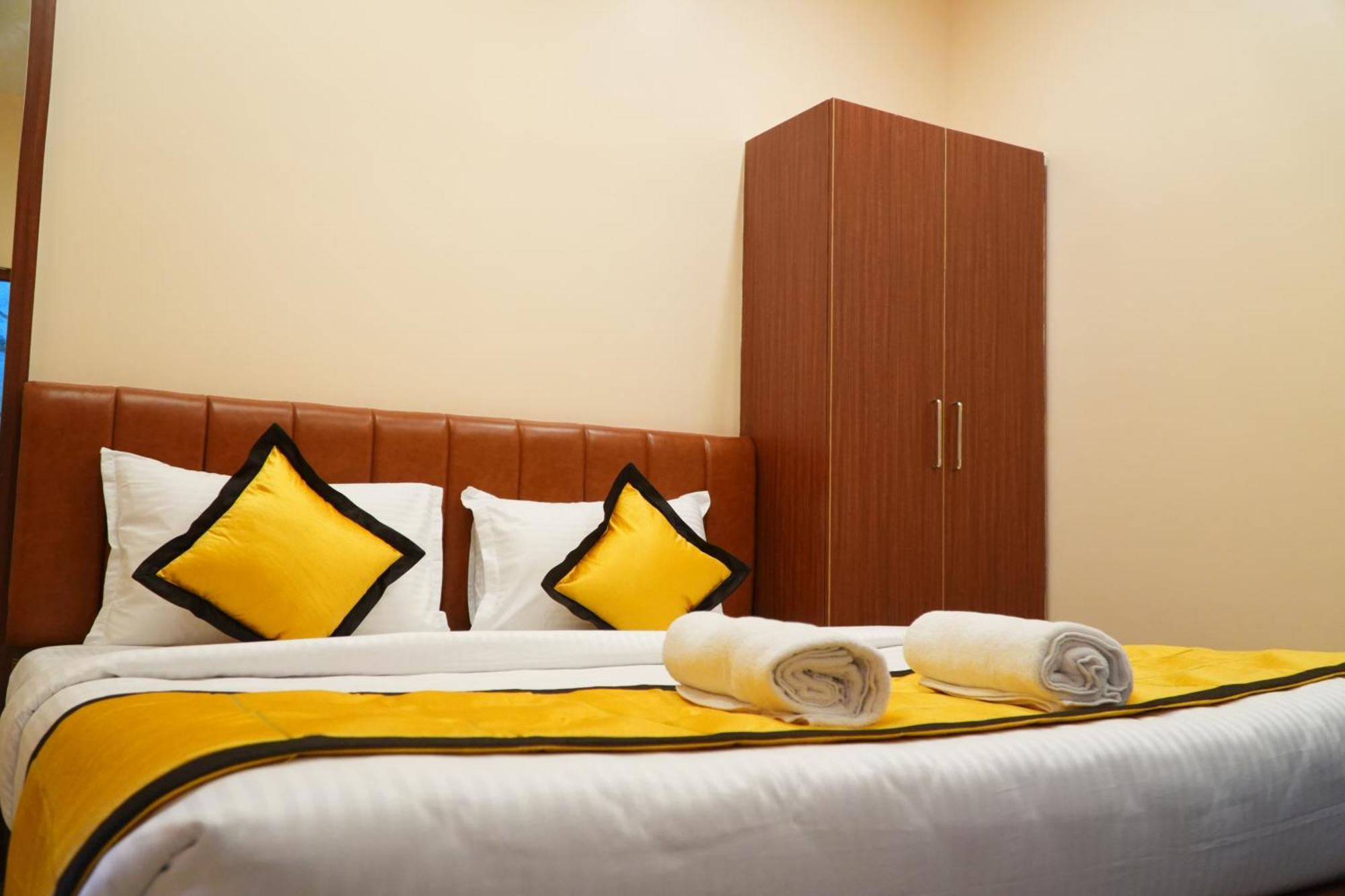 Uj Pallazzio - Business Class Luxury Hotel Tiruvannāmalai Exteriör bild