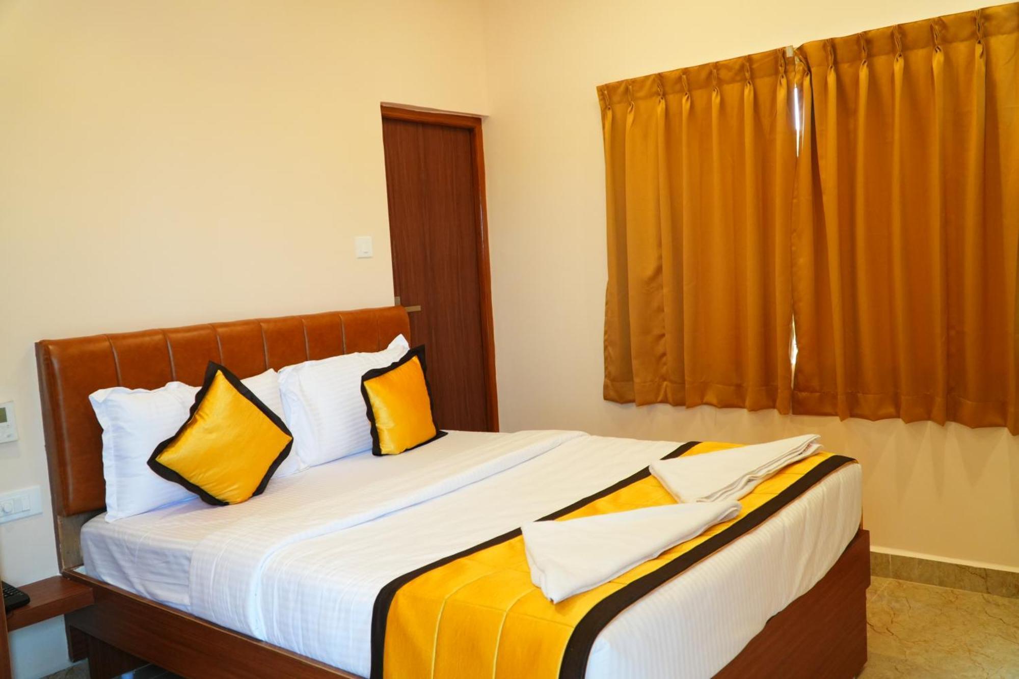 Uj Pallazzio - Business Class Luxury Hotel Tiruvannāmalai Exteriör bild