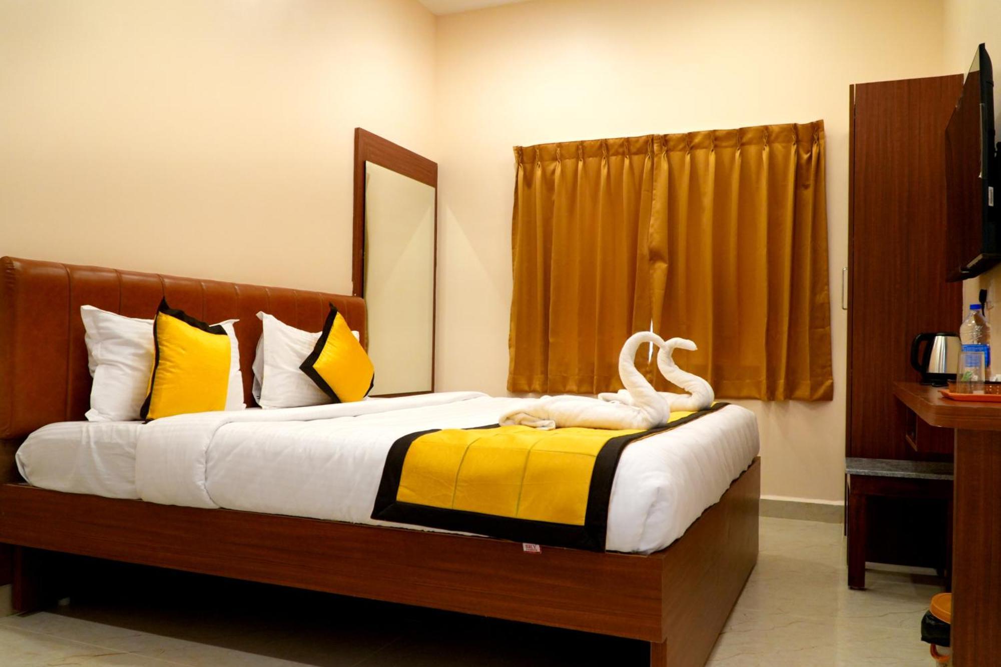 Uj Pallazzio - Business Class Luxury Hotel Tiruvannāmalai Exteriör bild