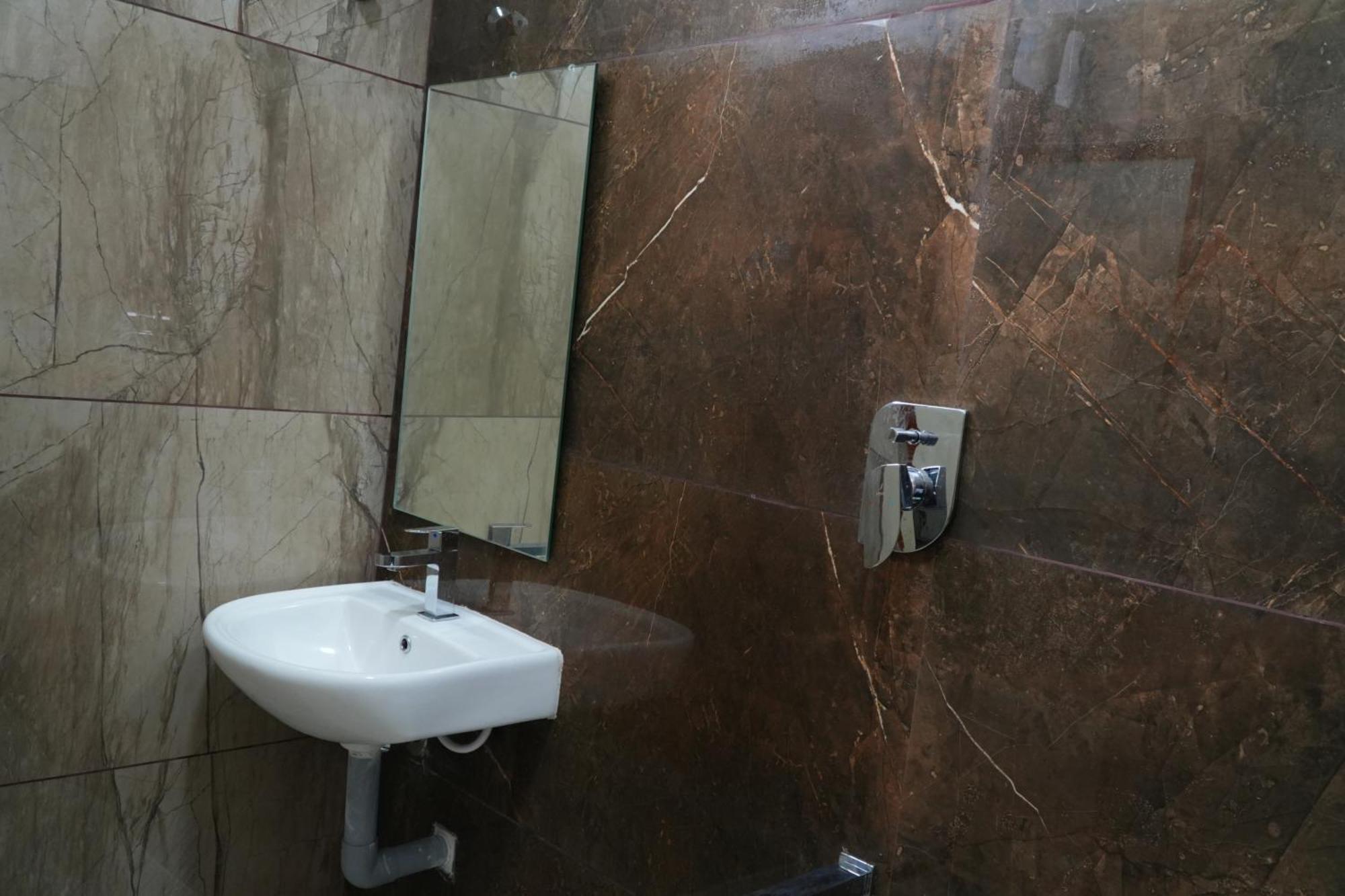 Uj Pallazzio - Business Class Luxury Hotel Tiruvannāmalai Exteriör bild