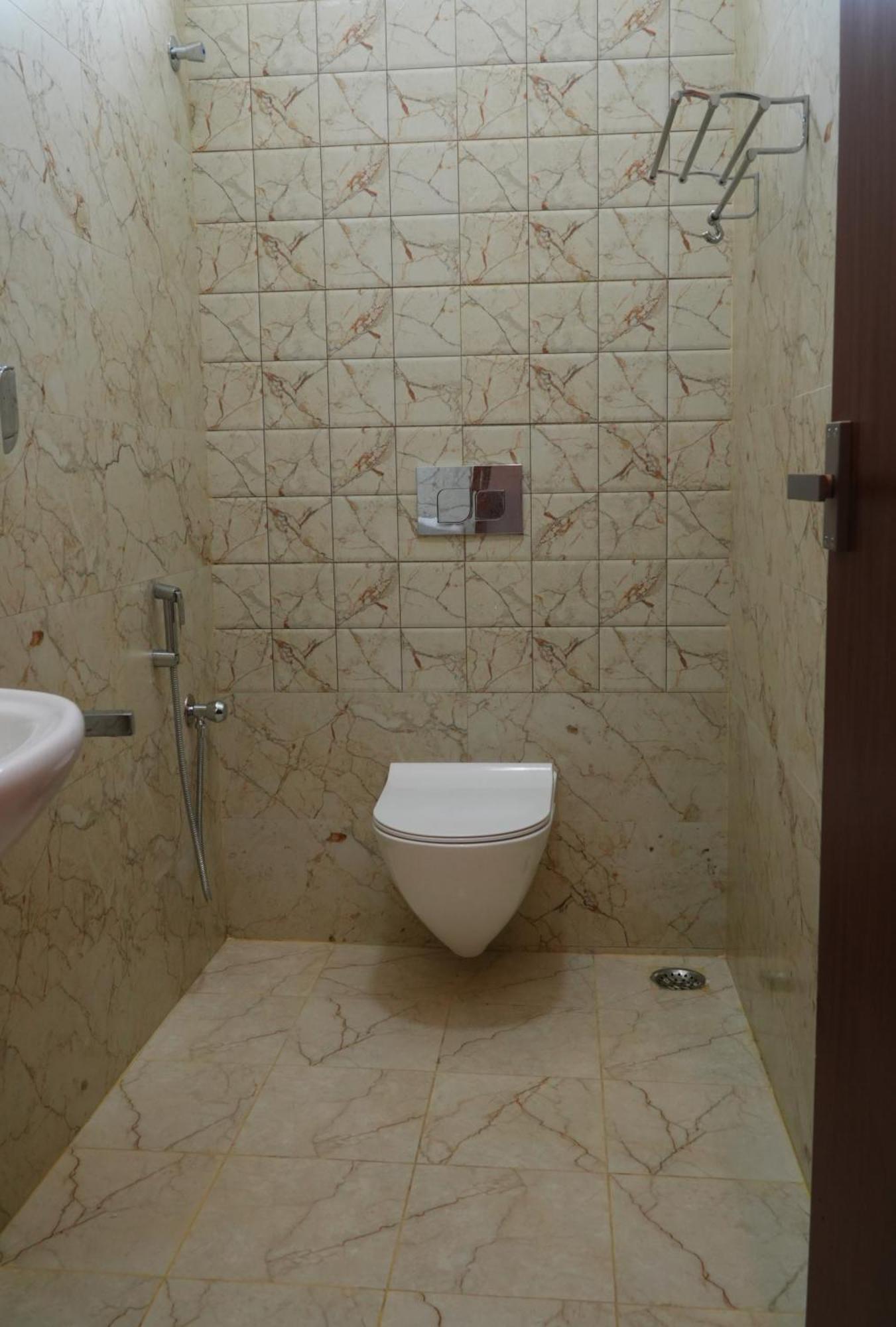 Uj Pallazzio - Business Class Luxury Hotel Tiruvannāmalai Exteriör bild