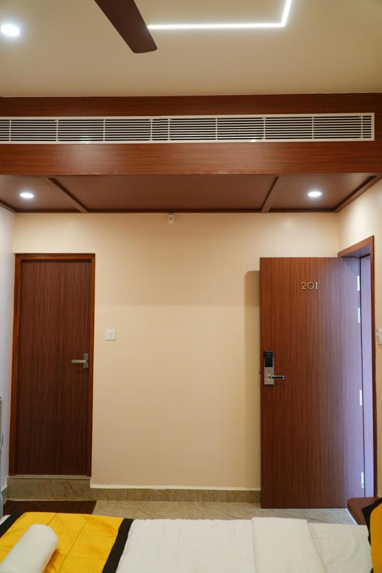 Uj Pallazzio - Business Class Luxury Hotel Tiruvannāmalai Exteriör bild
