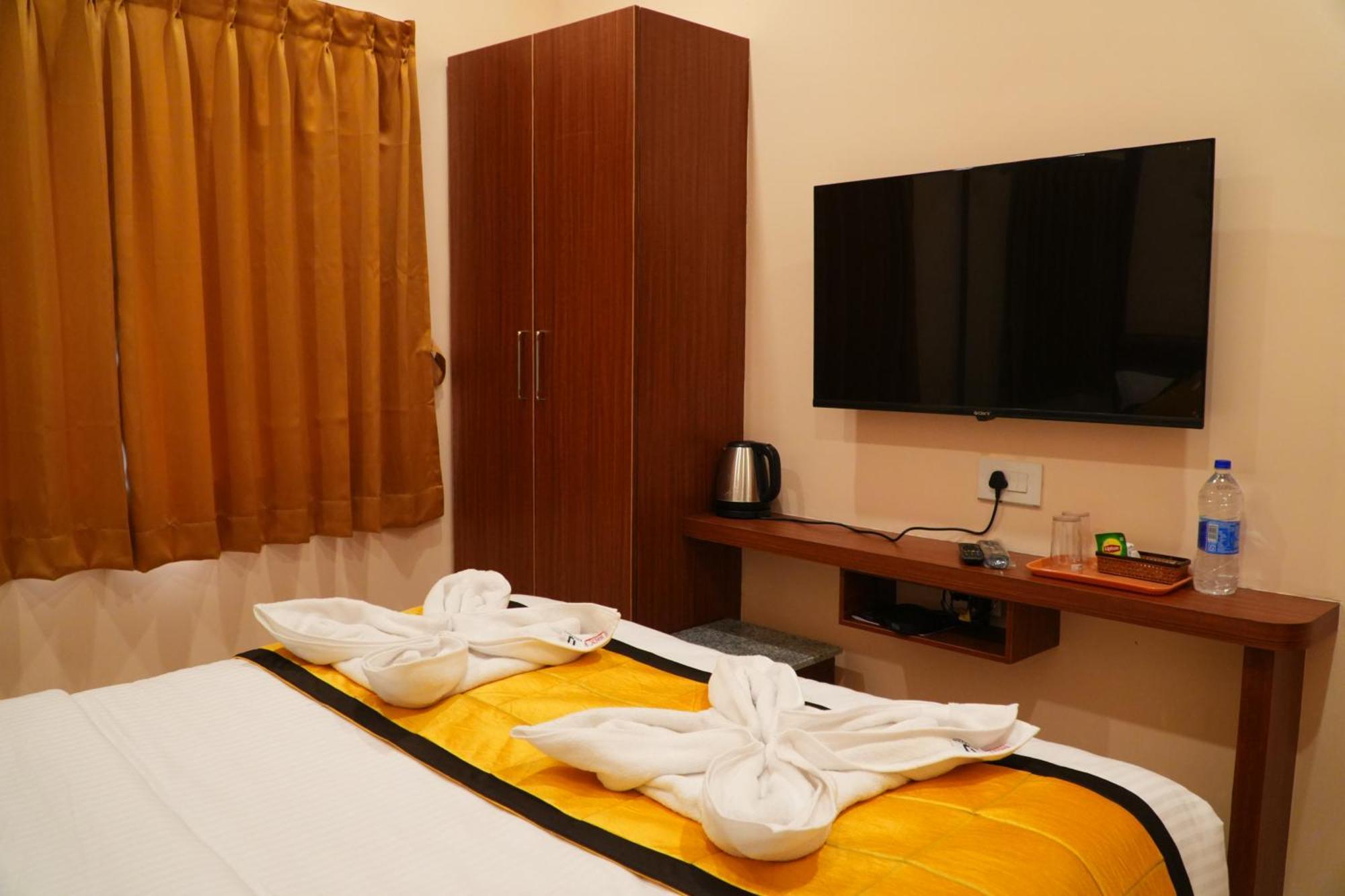 Uj Pallazzio - Business Class Luxury Hotel Tiruvannāmalai Exteriör bild