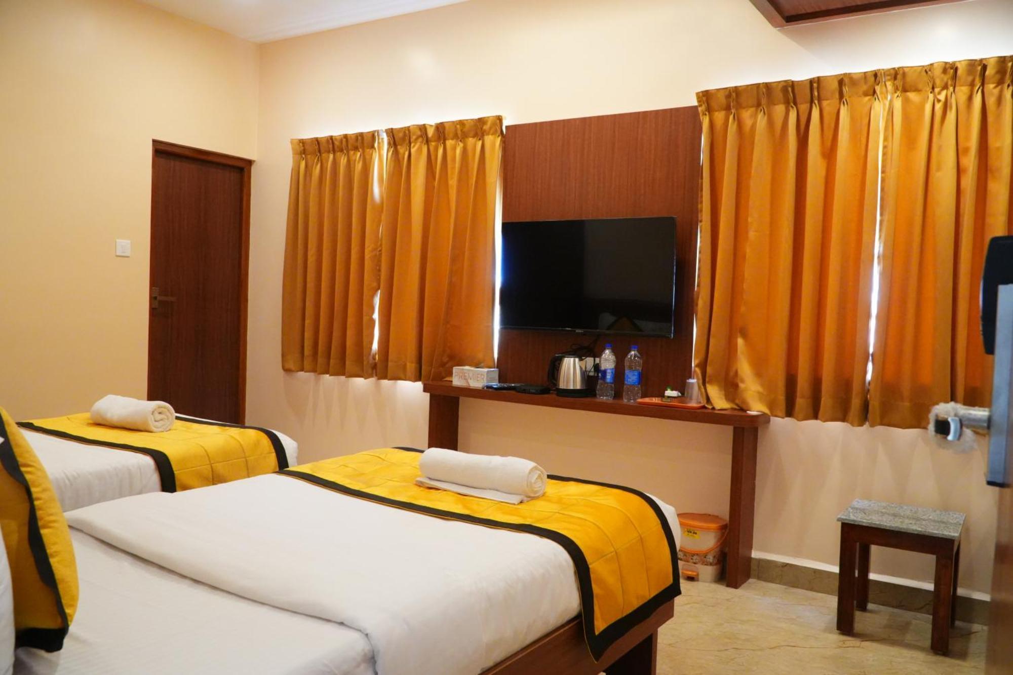Uj Pallazzio - Business Class Luxury Hotel Tiruvannāmalai Exteriör bild