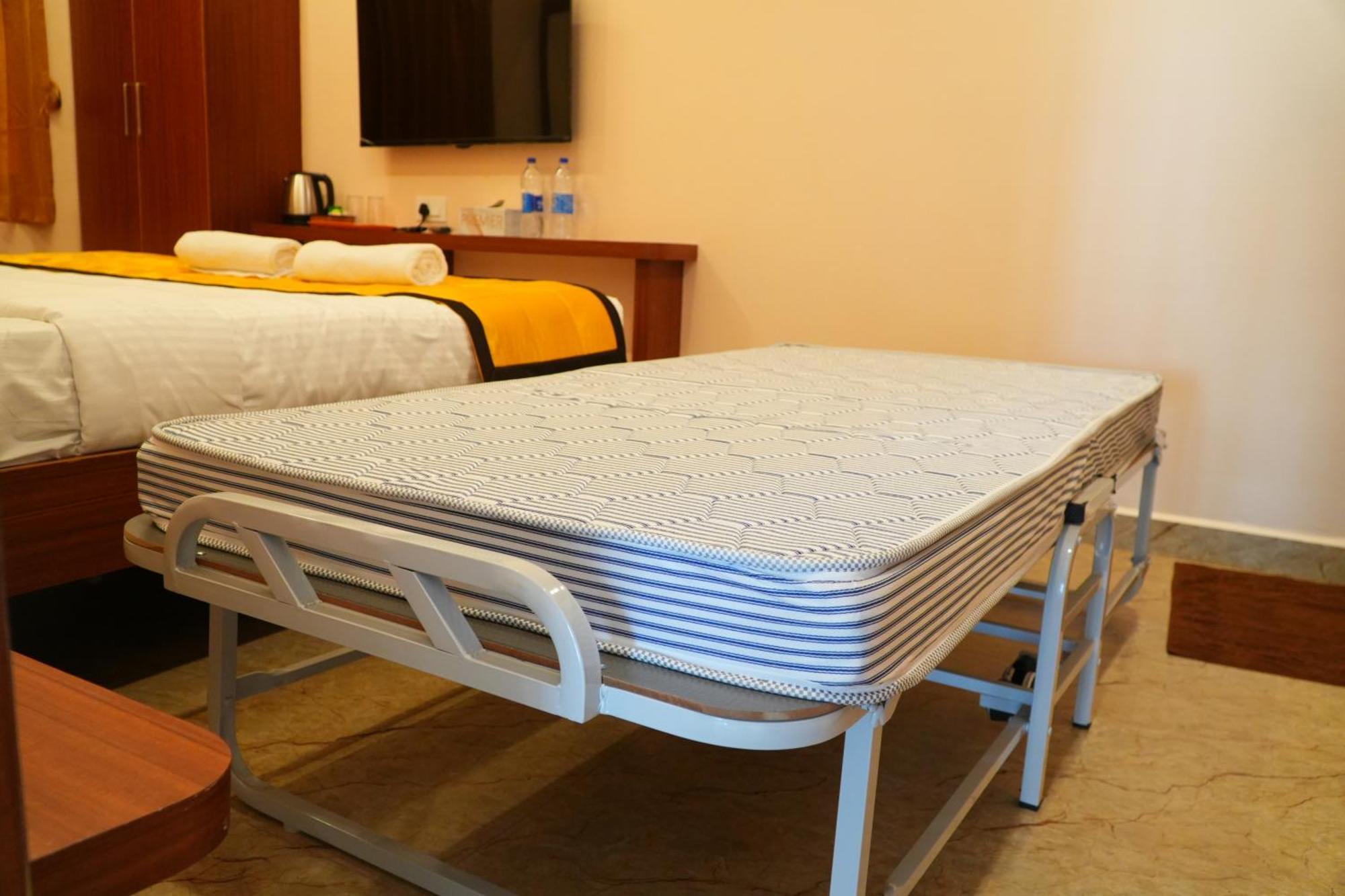 Uj Pallazzio - Business Class Luxury Hotel Tiruvannāmalai Exteriör bild
