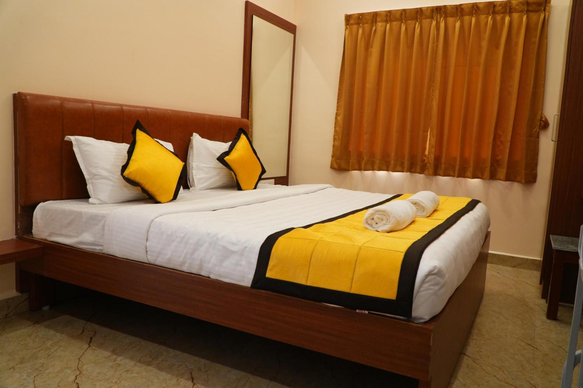 Uj Pallazzio - Business Class Luxury Hotel Tiruvannāmalai Exteriör bild