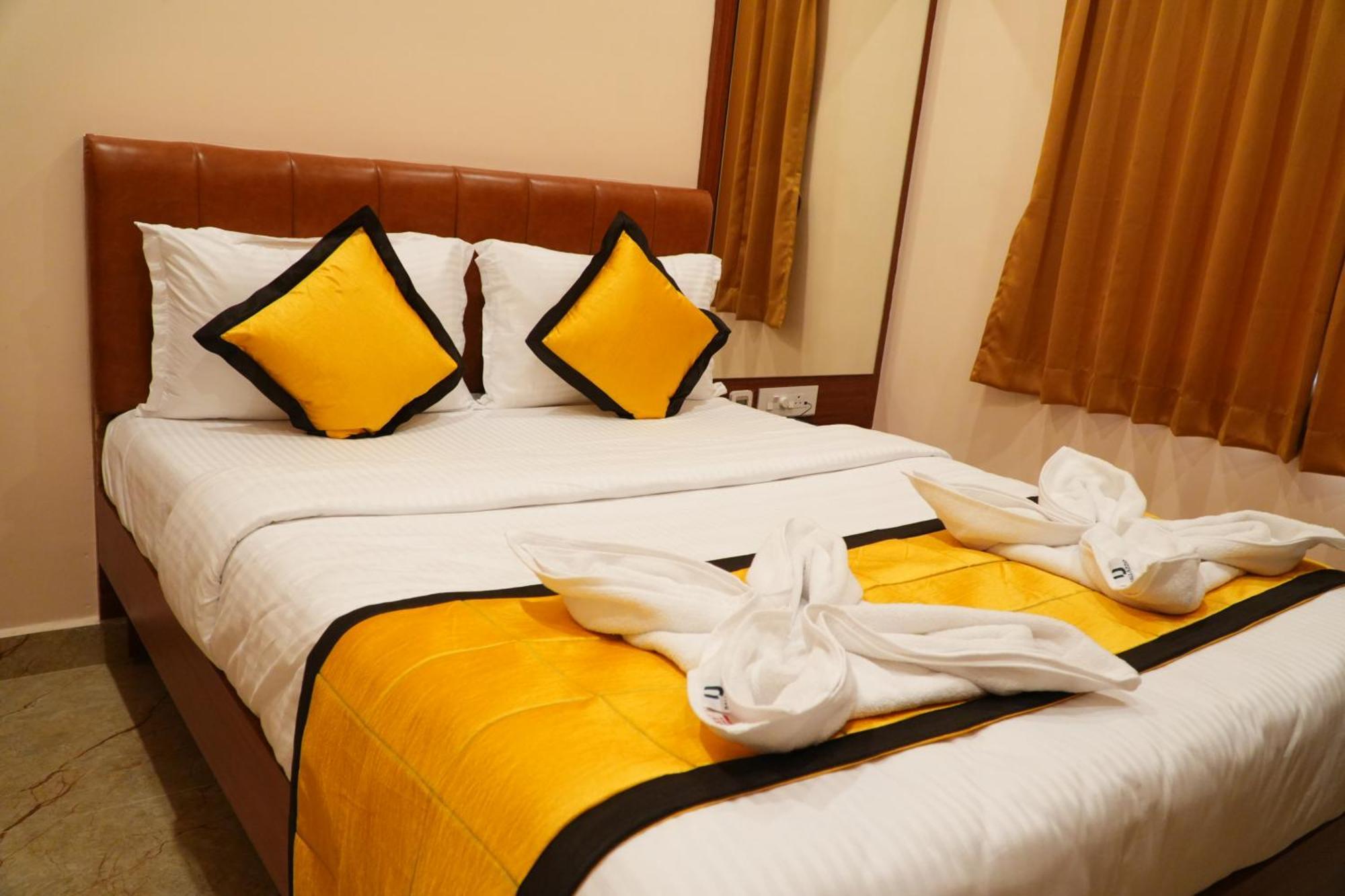 Uj Pallazzio - Business Class Luxury Hotel Tiruvannāmalai Exteriör bild