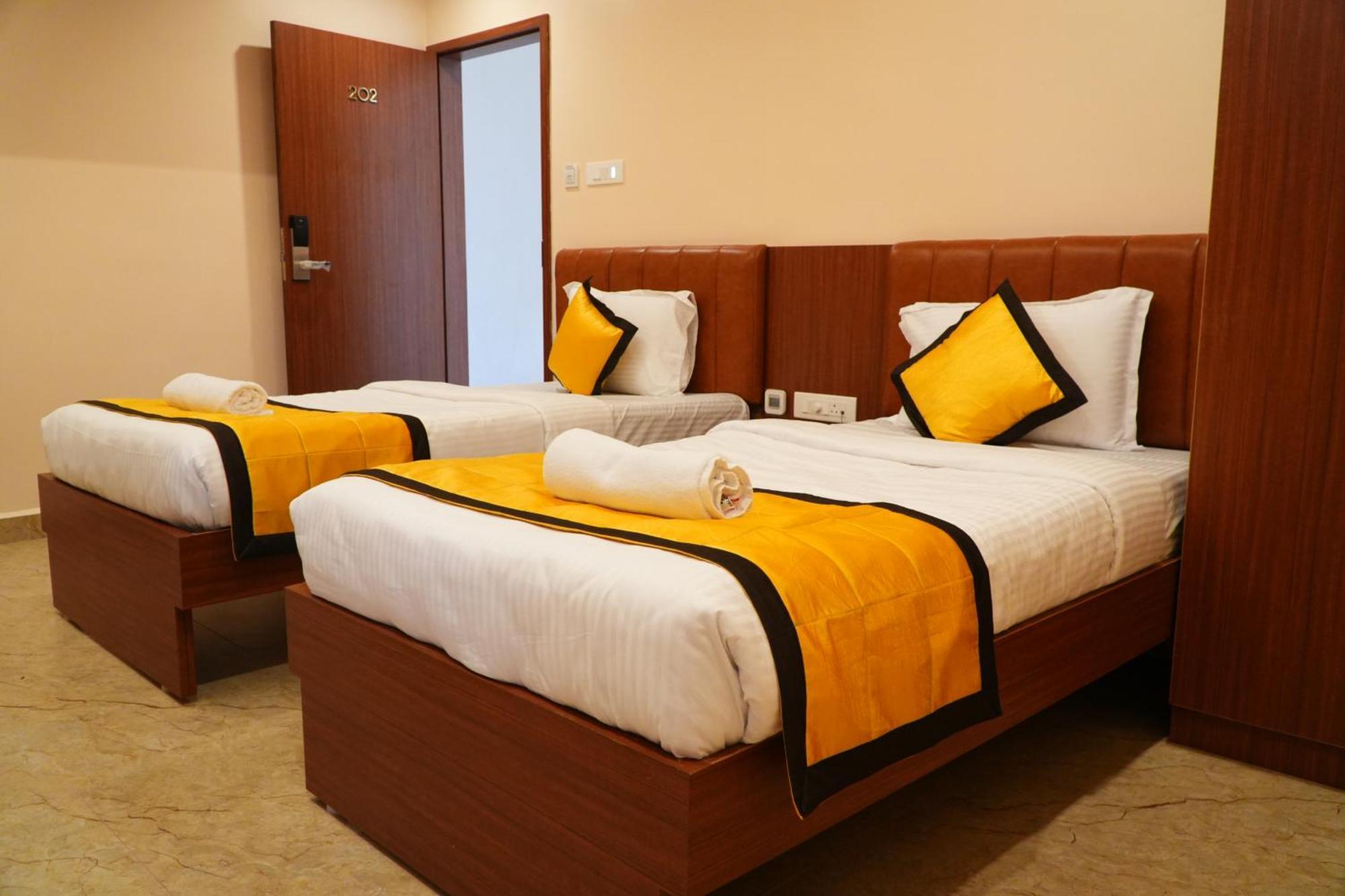 Uj Pallazzio - Business Class Luxury Hotel Tiruvannāmalai Exteriör bild