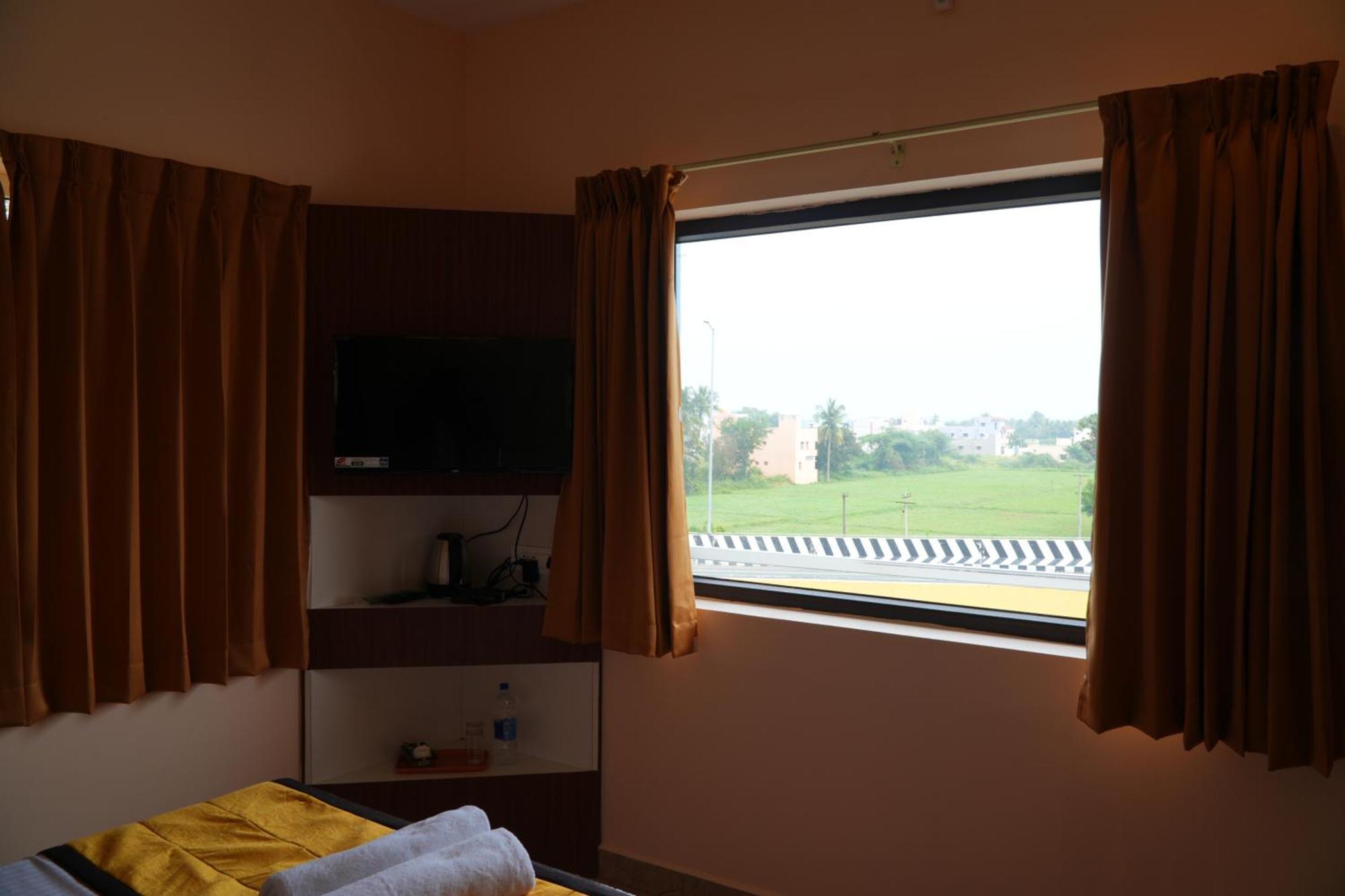 Uj Pallazzio - Business Class Luxury Hotel Tiruvannāmalai Exteriör bild