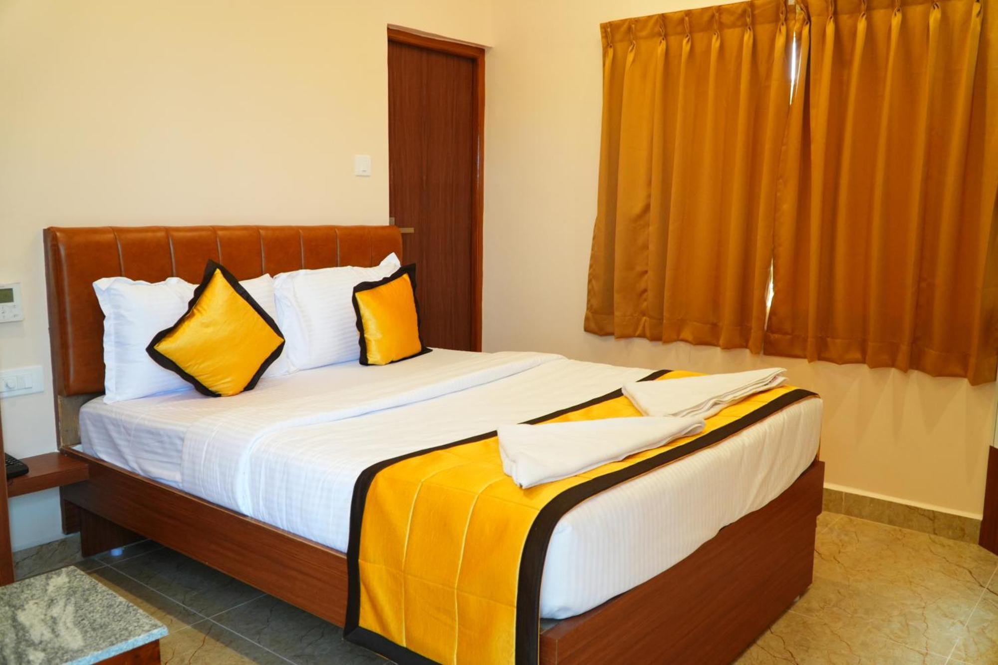 Uj Pallazzio - Business Class Luxury Hotel Tiruvannāmalai Exteriör bild