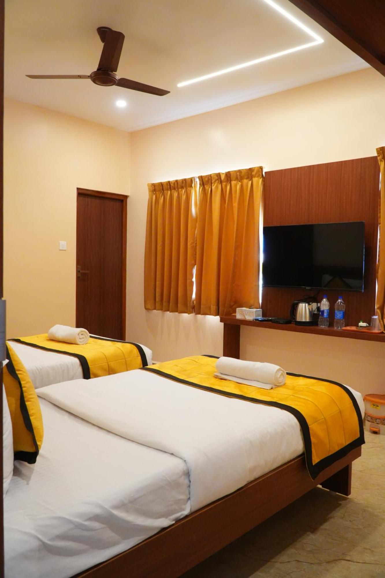 Uj Pallazzio - Business Class Luxury Hotel Tiruvannāmalai Exteriör bild
